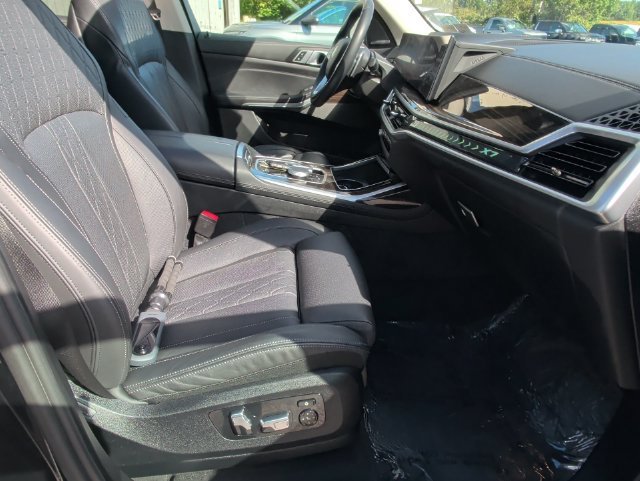 2025 BMW X7 40i - Photo 38