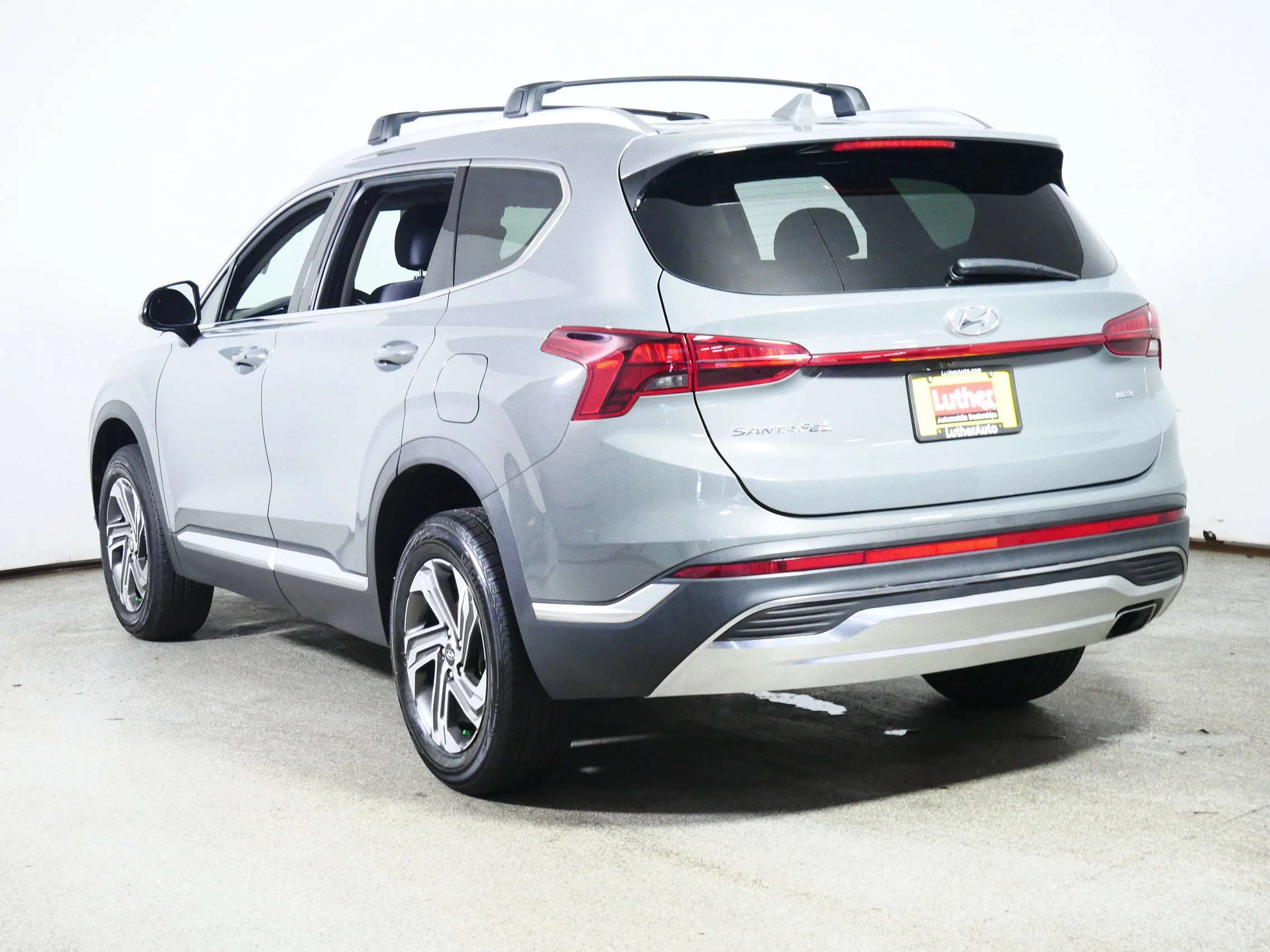 Used 2022 Hampton Gray Hyundai SEL image 5
