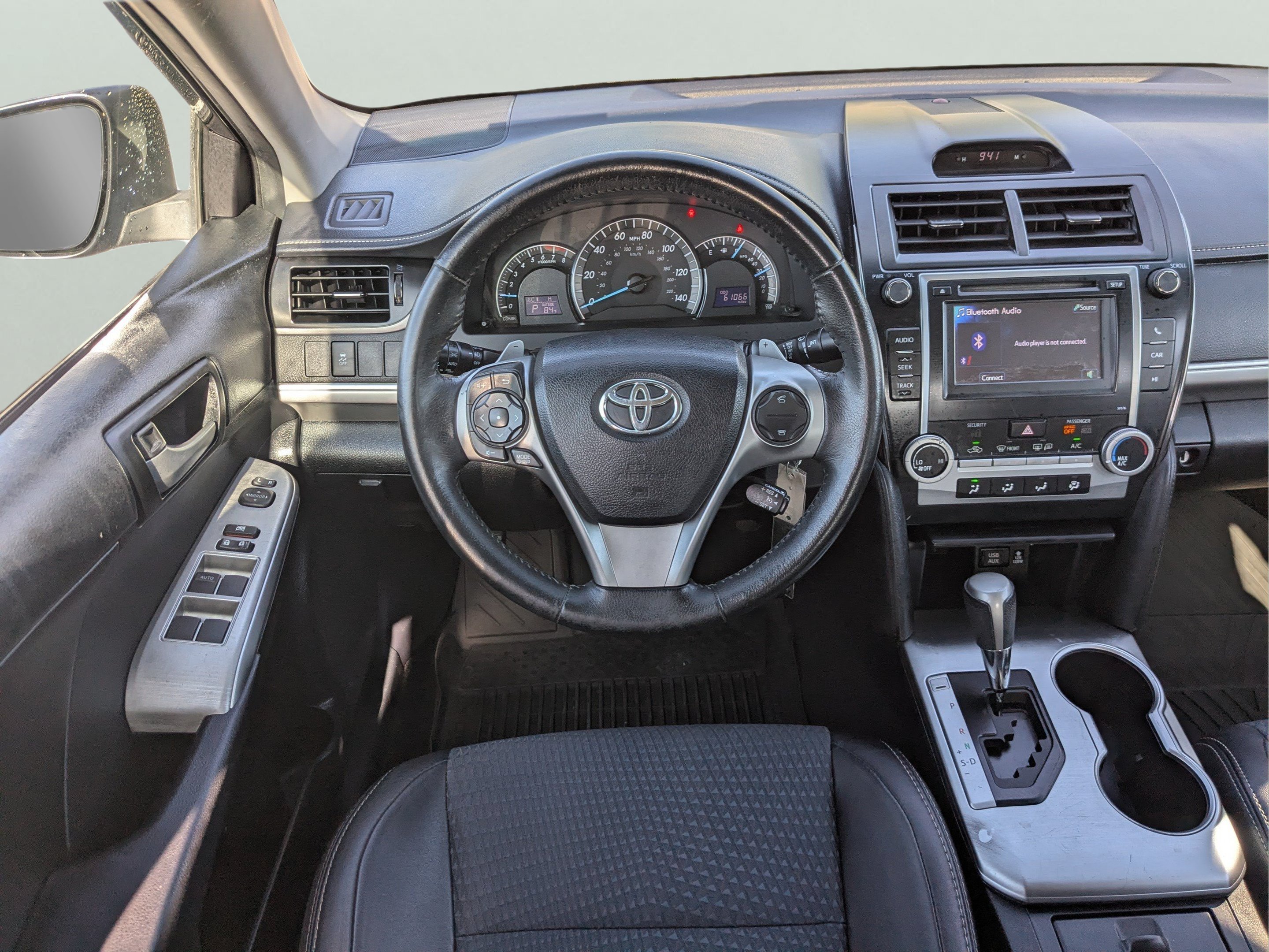 2014 Toyota Camry SE - Photo 16