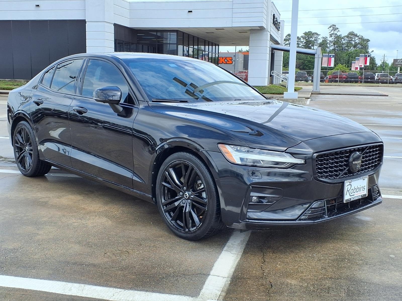 2024 Volvo S60 Plus Black Edition - 2