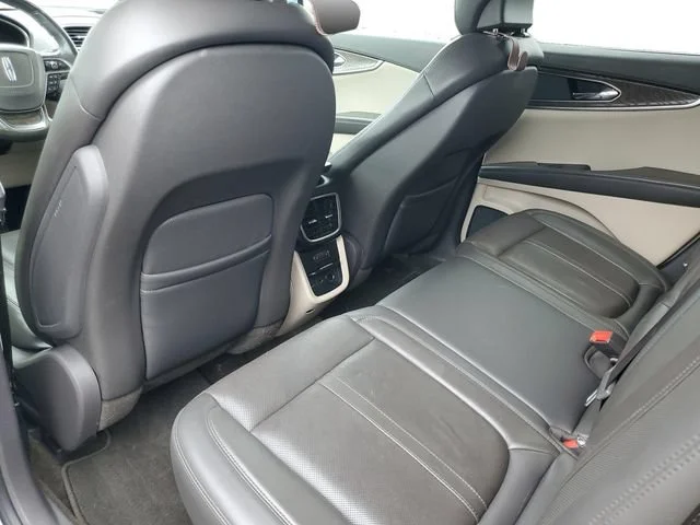 Used 2019 Iced Mocha Prem Lincoln Reserve image 23