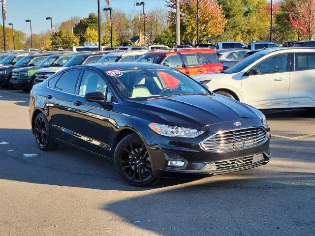 Used 2020 Black Metallic Ford SE image 1