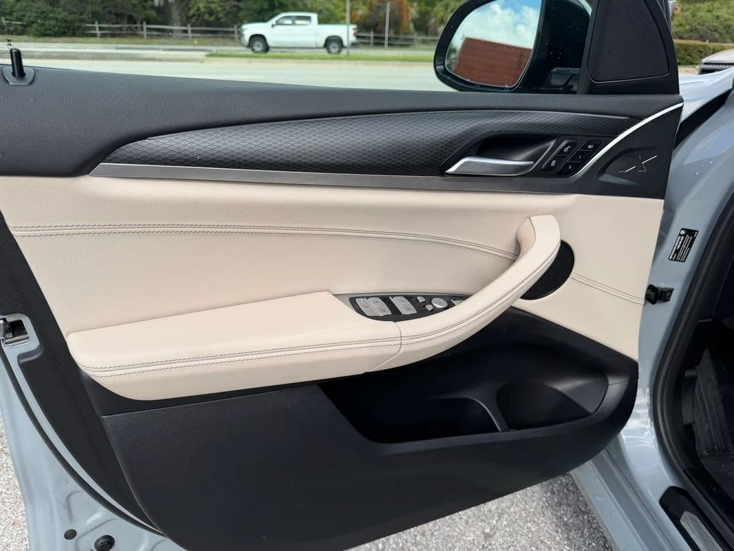Used 2024  BMW xDrive30i image 16