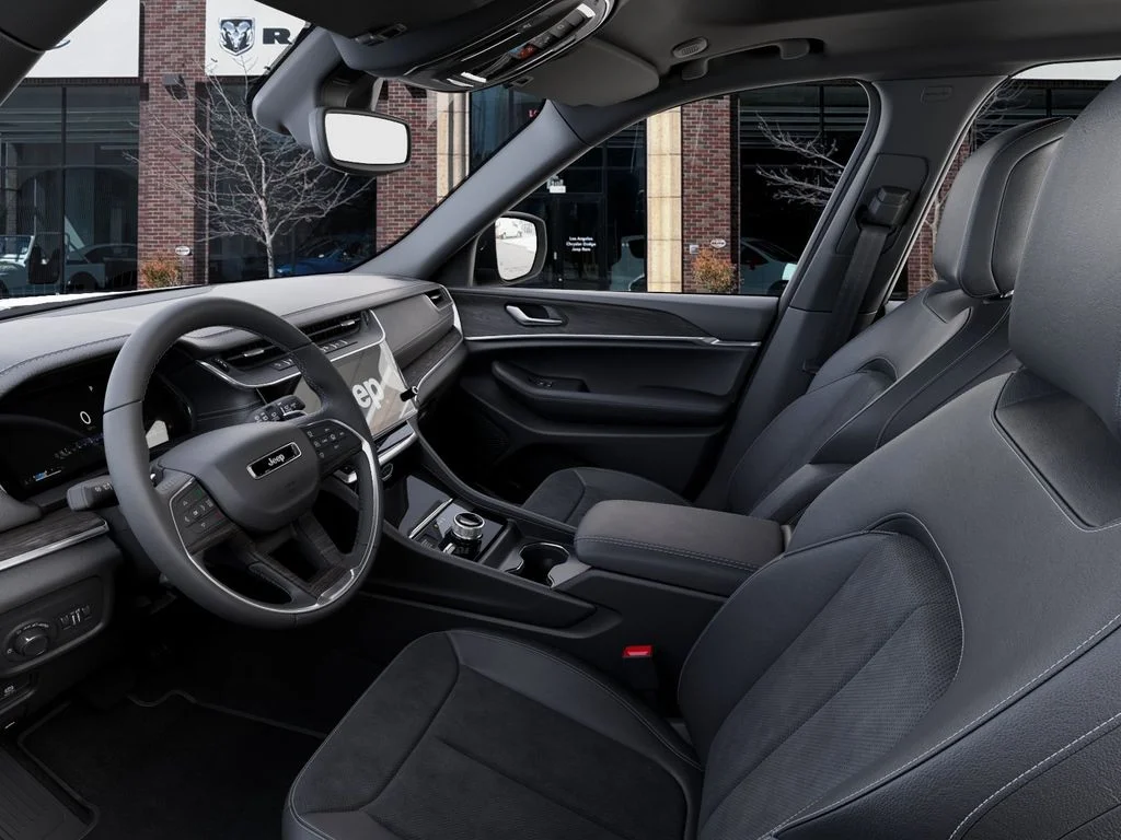 New 2026 Diamond Black Crystal Pearl-Coat Exterior Paint Jeep Altitude image 22