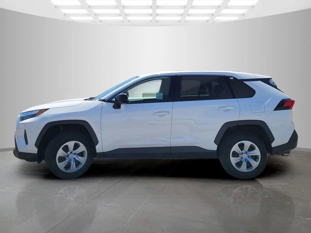 Used 2024  Toyota LE image 7