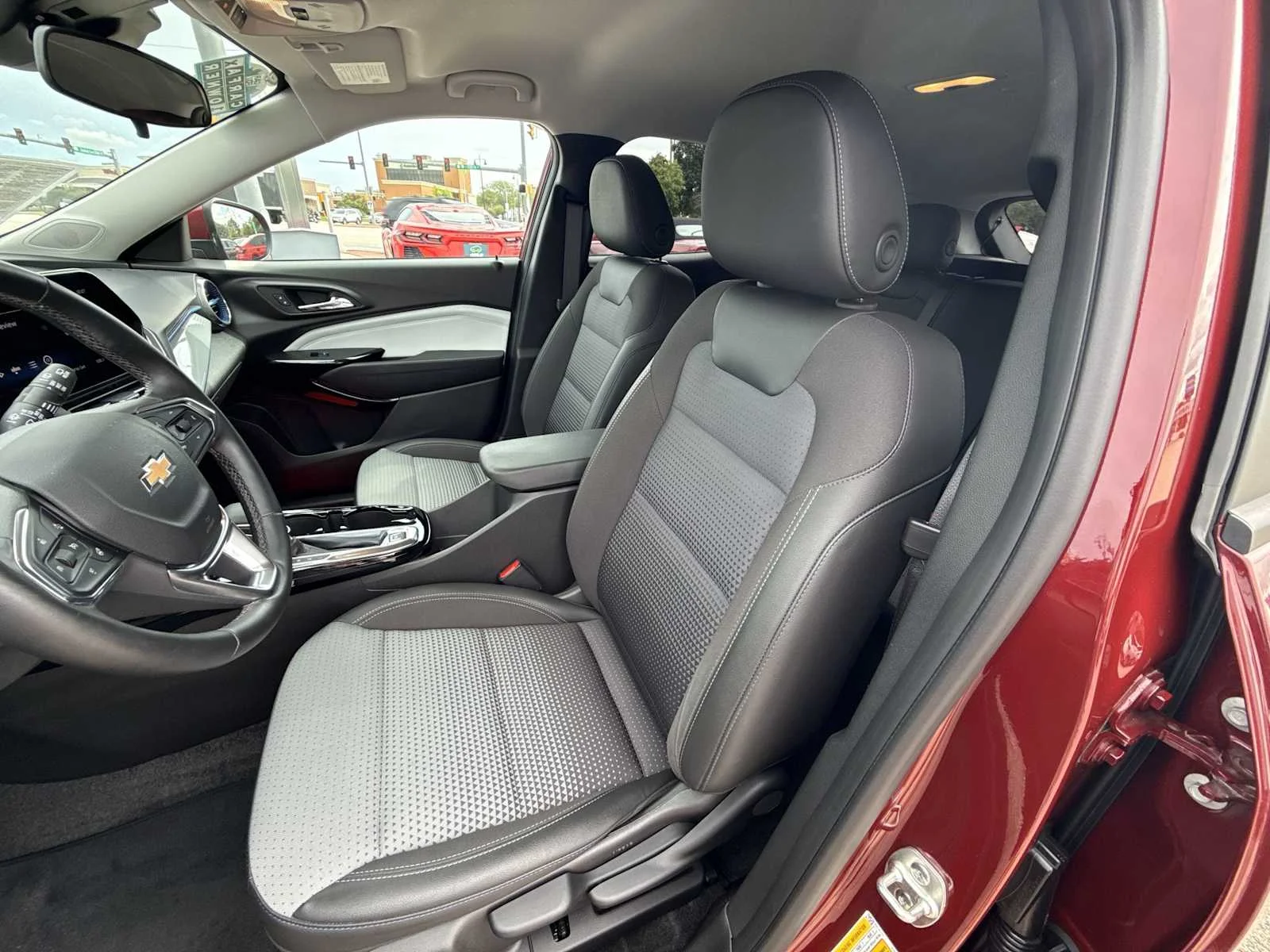 2024 Chevrolet Trax LT - Photo 18