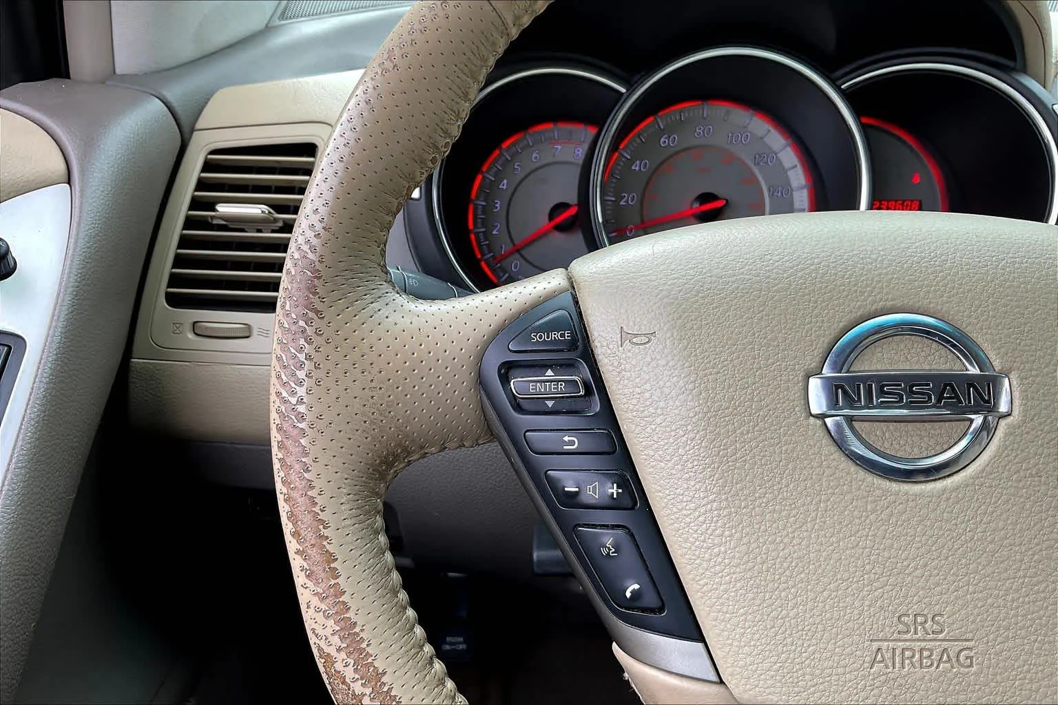 Used 2009 Platinum Graphite Nissan SL image 23