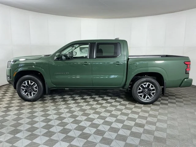 New 2027 Green Nissan SV image 4