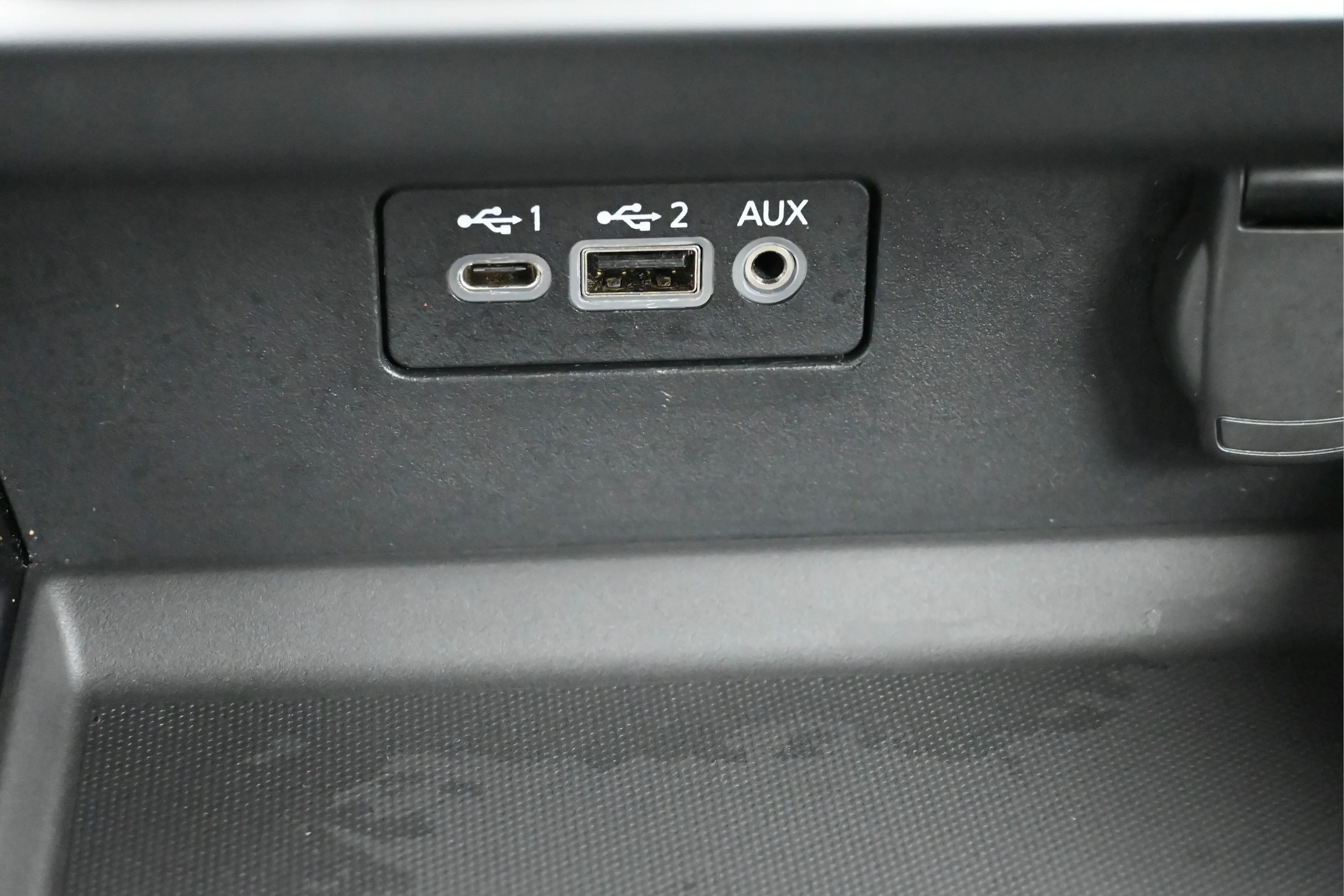 Used 2025 Super Black Nissan SR image 13