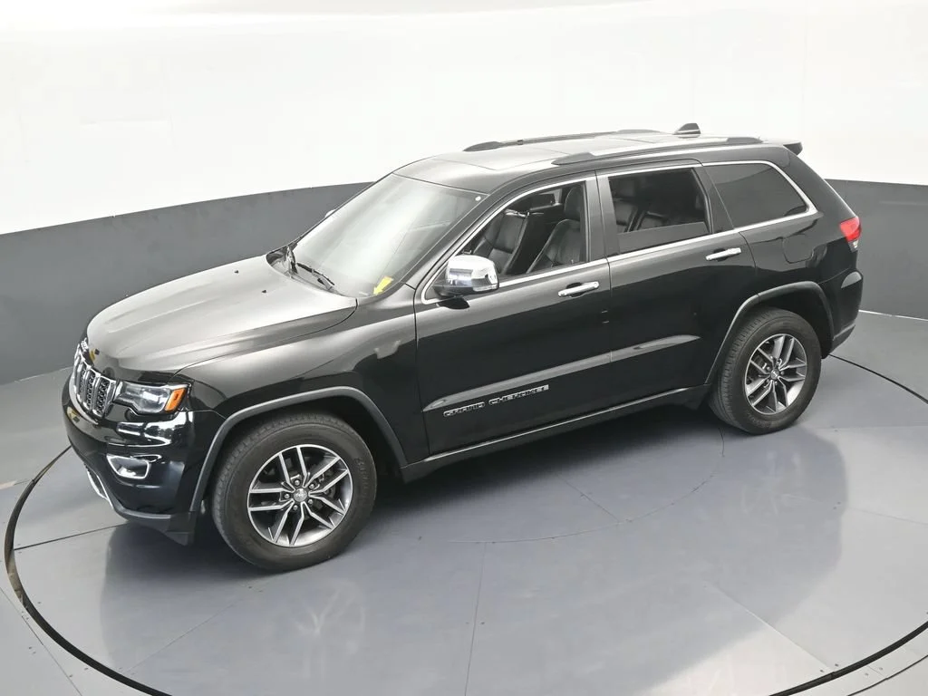 Used 2017 Diamond Black Crystal Pearlcoat Jeep Limited image 47