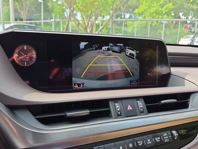Used 2019 White Lexus 350 Luxury image 17