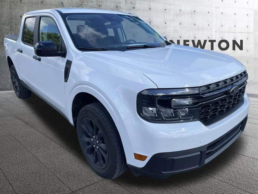 Used 2024 Oxford White Ford XLT image 1