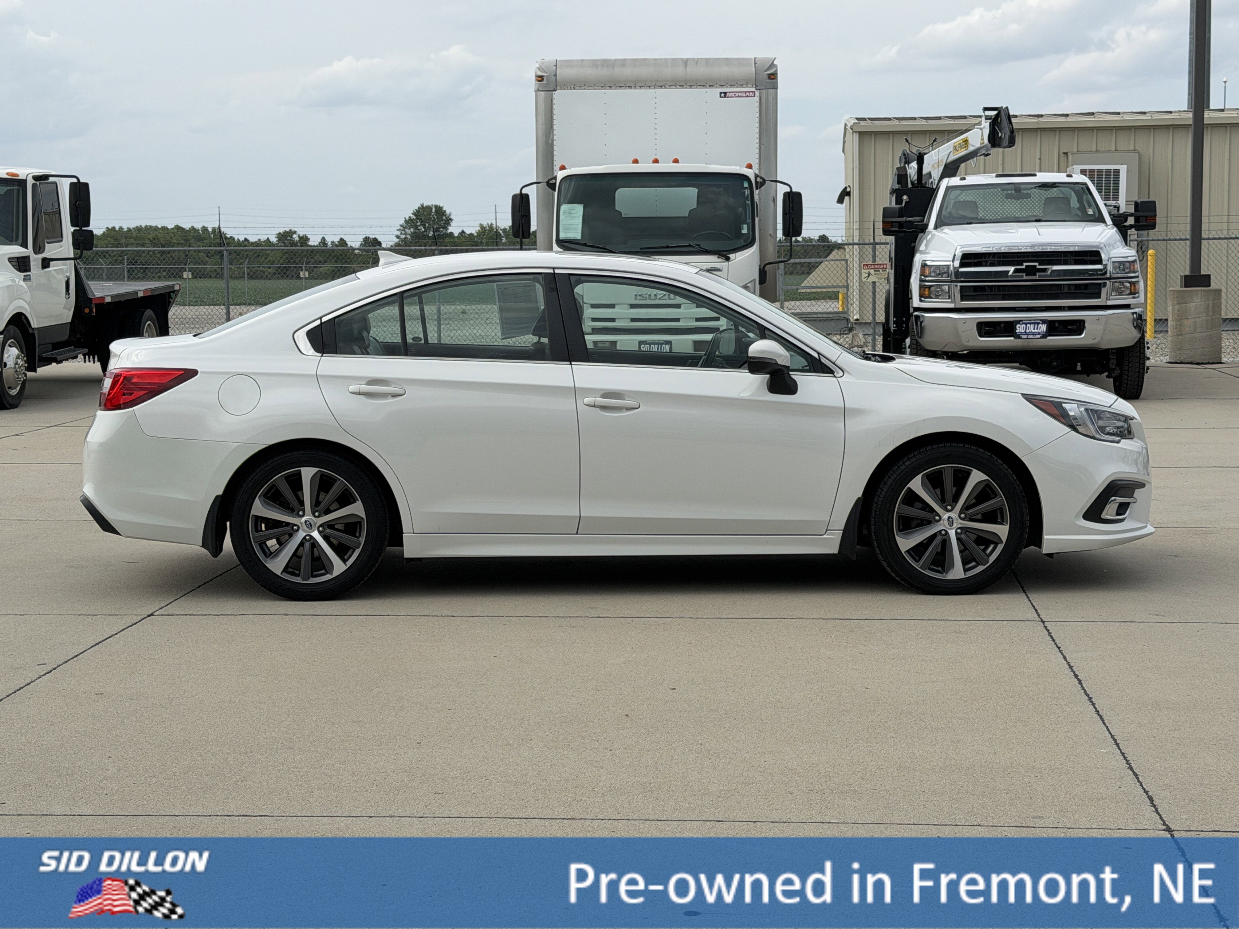 Used 2019 Crystal White Pearl Subaru Limited image 3