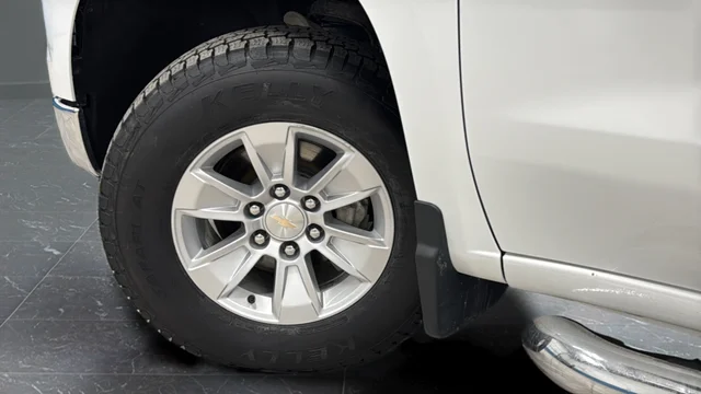 Used 2023 Summit White Chevrolet LT image 28