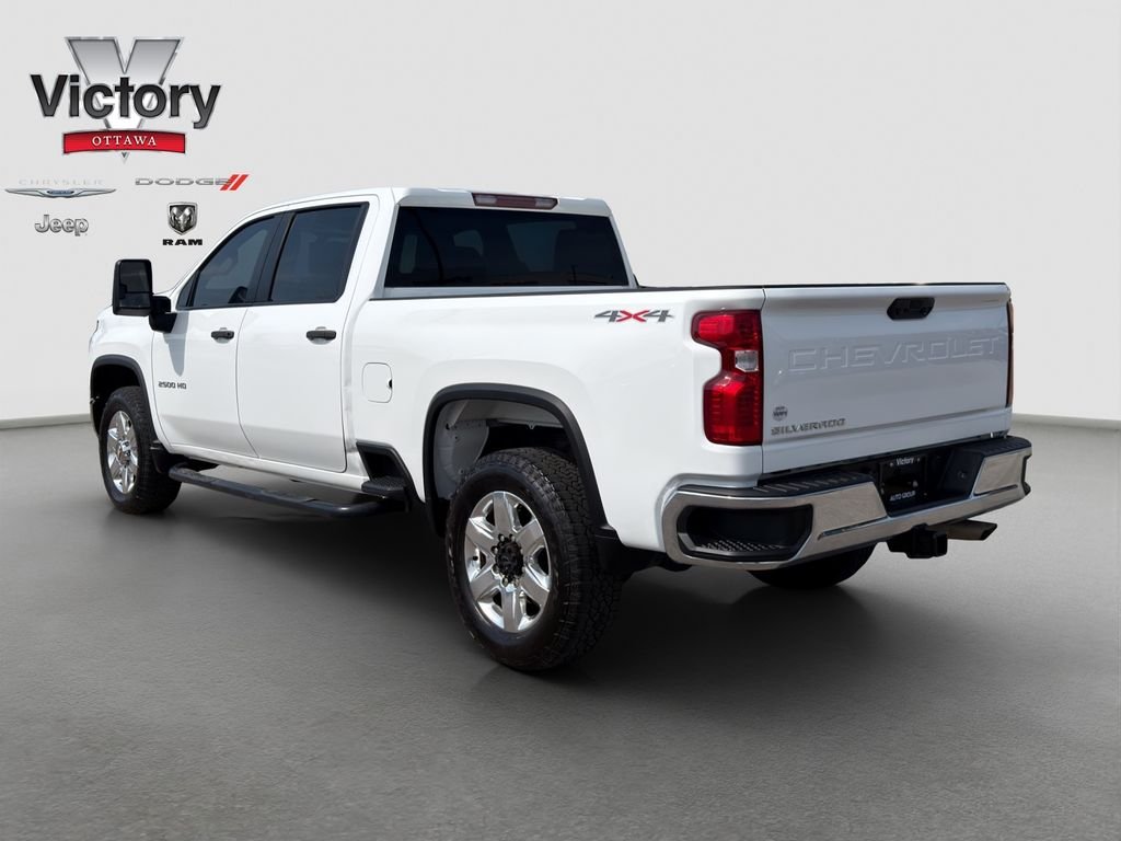 Used 2022 White Chevrolet Custom image 4