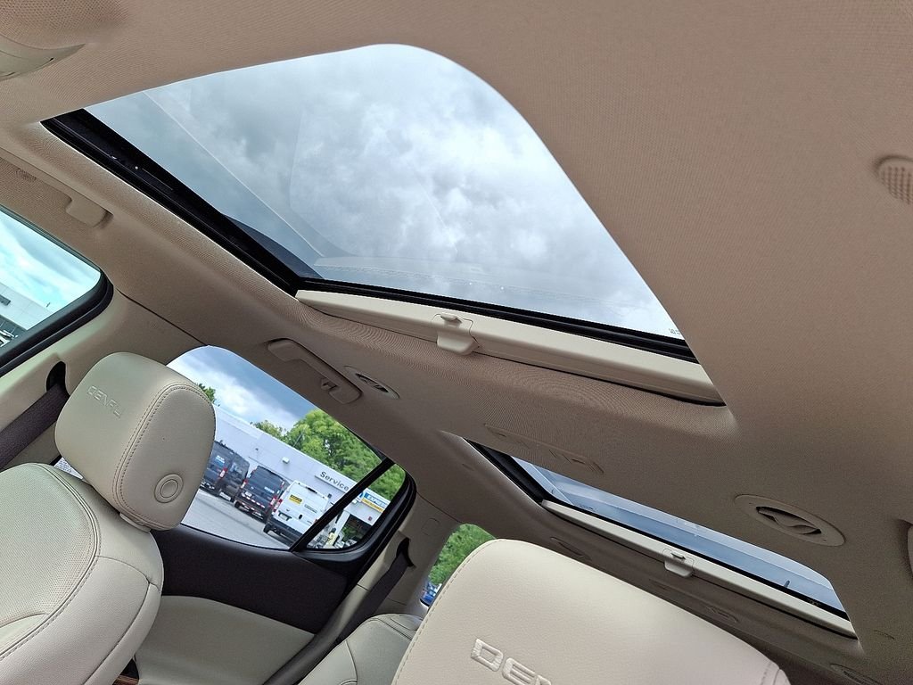 Used 2019 White GMC Denali image 16