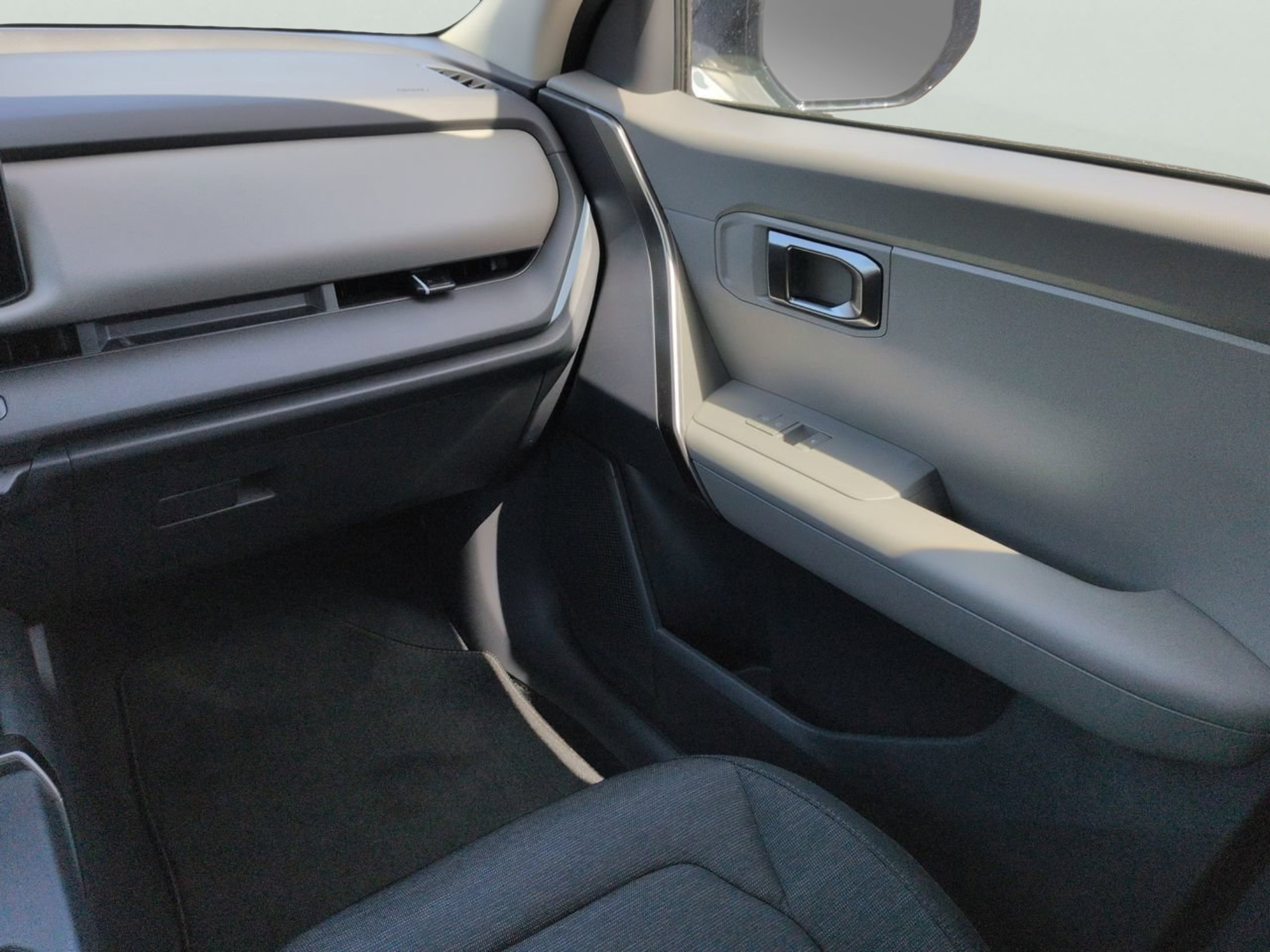 New 2027 Ivory Silver Kia S image 14
