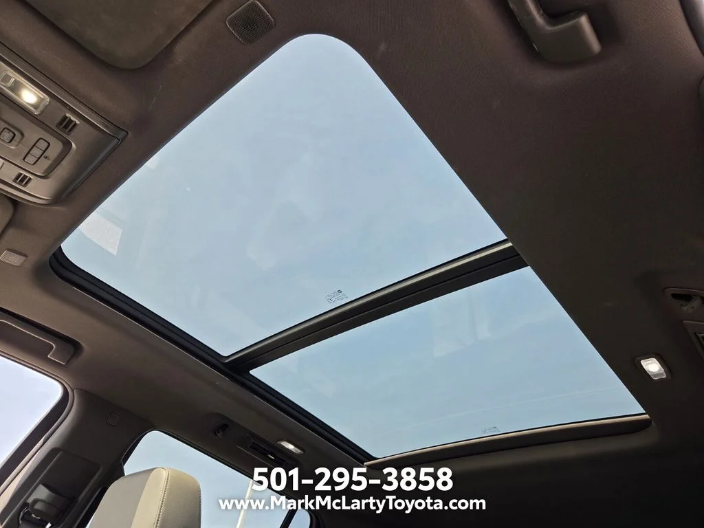 Used 2021 Black Chevrolet Z71 image 18