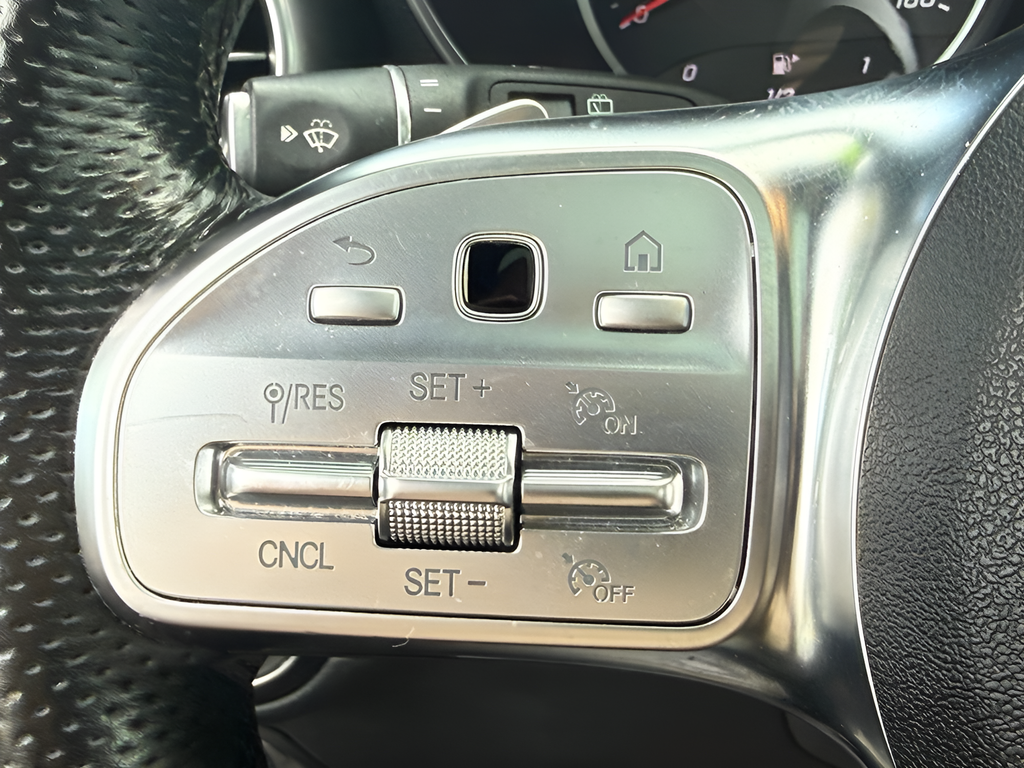 Used 2022 White Mercedes-Benz GLC 300 image 15
