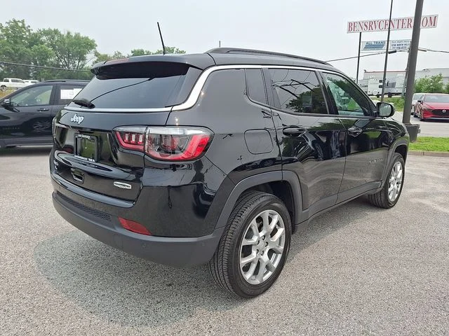 Used 2023 Black Jeep Latitude Lux image 7