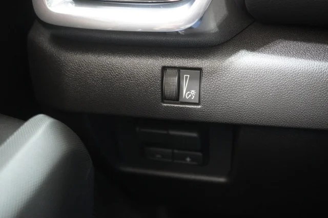 New 2026 Summit White GMC Elevation image 28