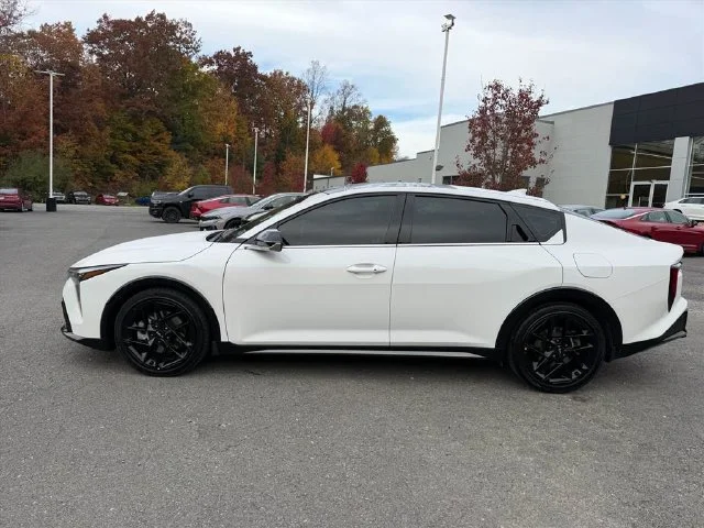 Used 2025 White Kia GT-Line Turbo image 4