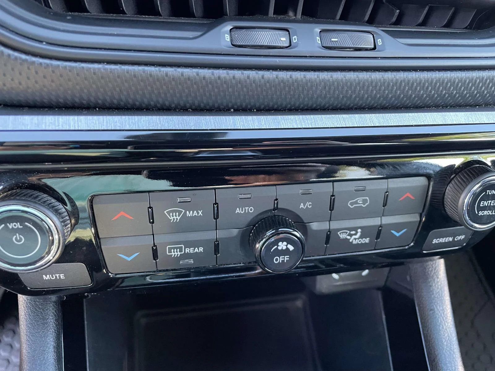 Used 2024 White Jeep Trailhawk 4x4 image 22