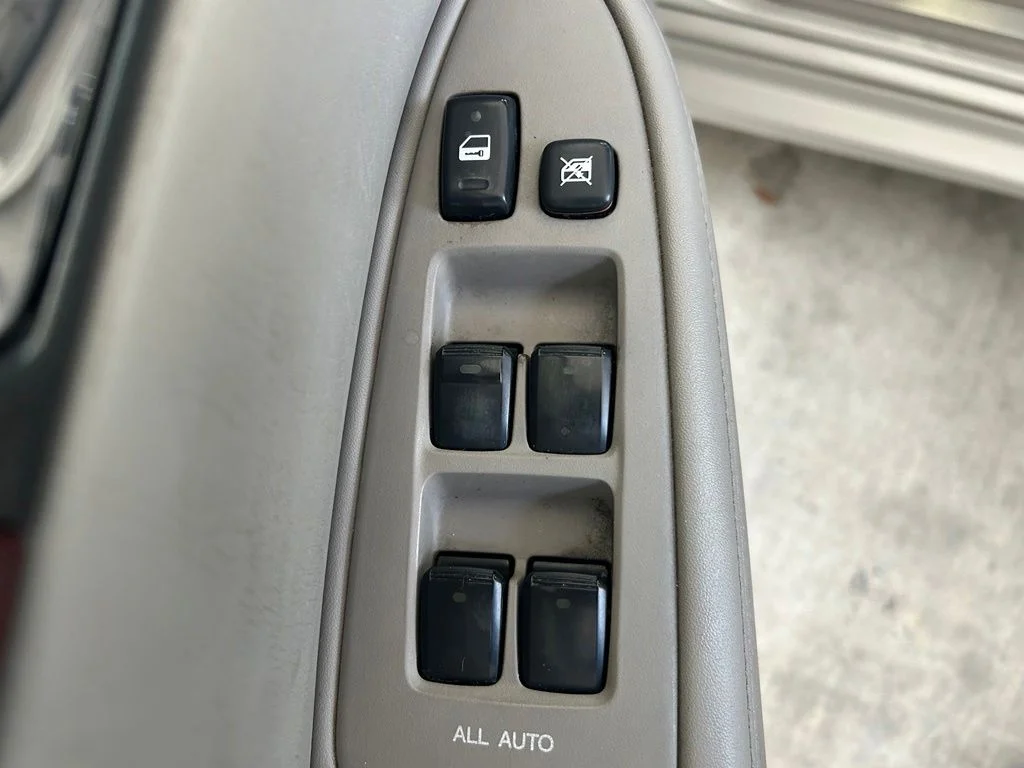 Used 2002  Lexus 300 image 37
