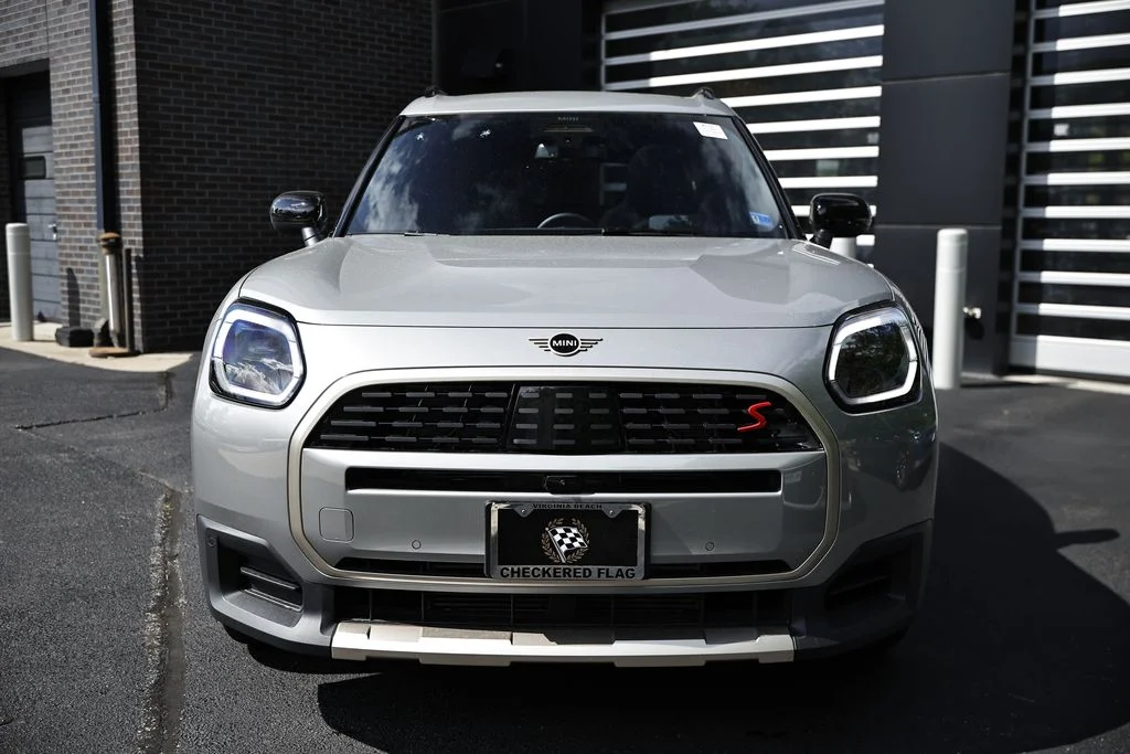 New 2027 Silver MINI Iconic image 13