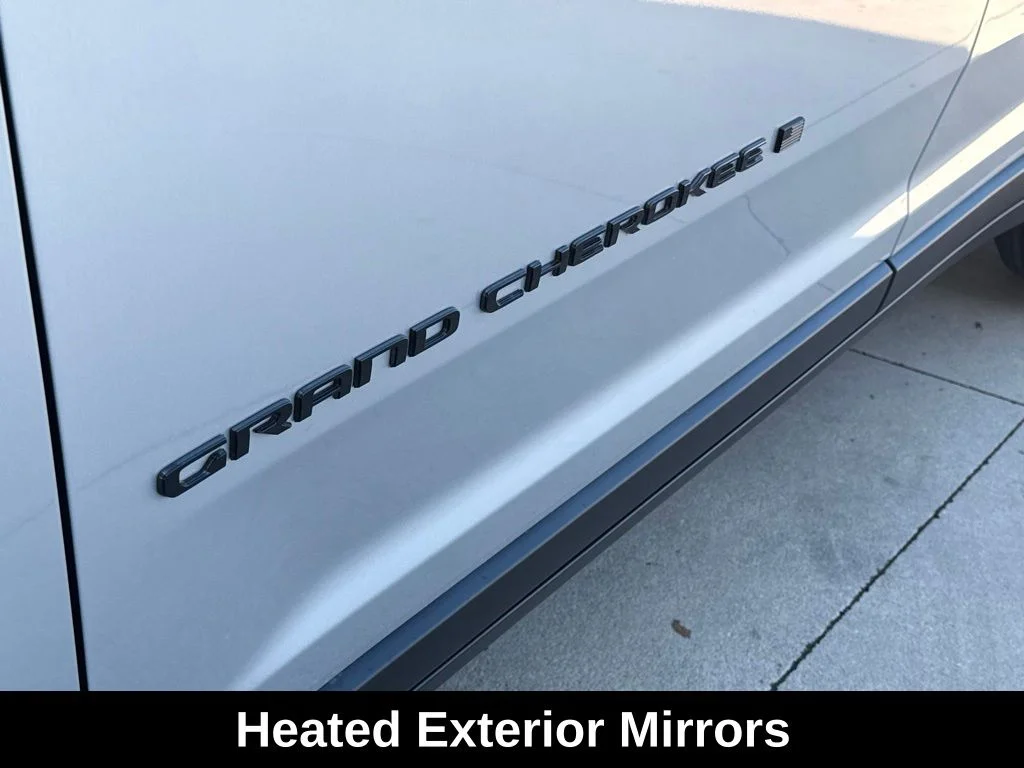 New 2026 Silver Zynith Exterior Paint Jeep Laredo Altitude image 31