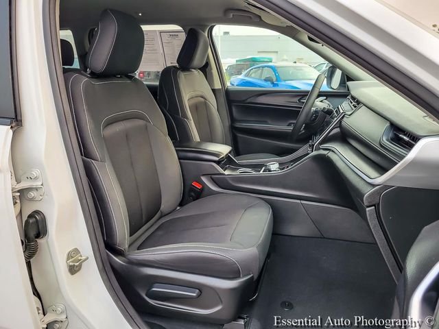 Used 2024 White Jeep Laredo image 30