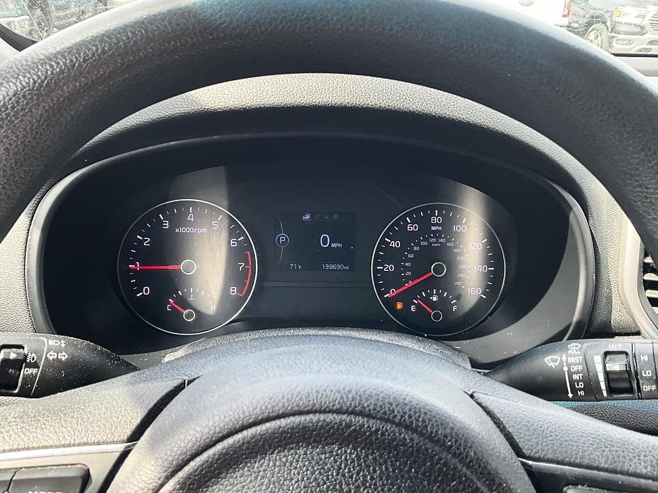 Used 2018 Red Kia LX image 16
