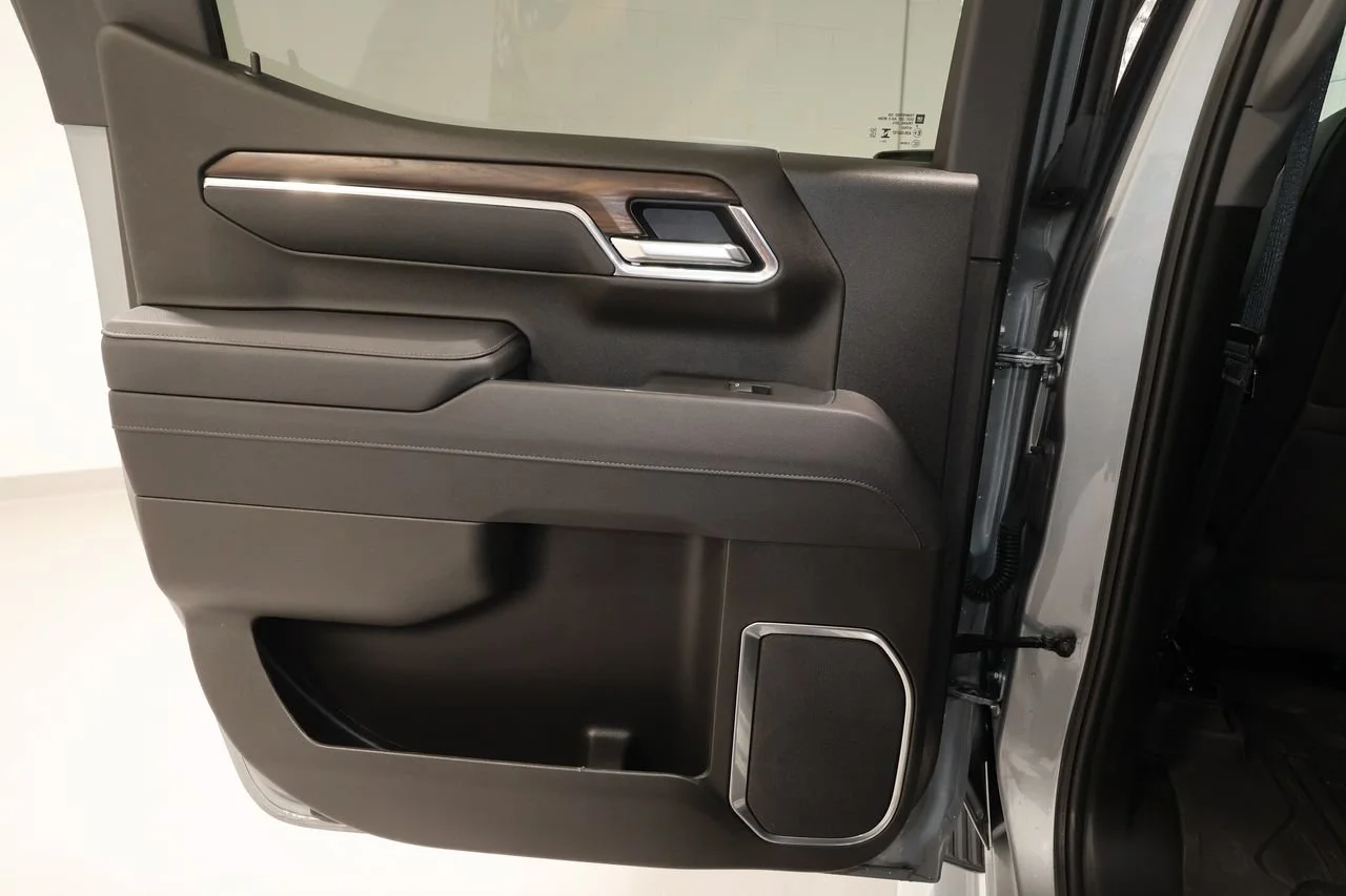 Used 2025 Sterling Metallic GMC SLT image 22