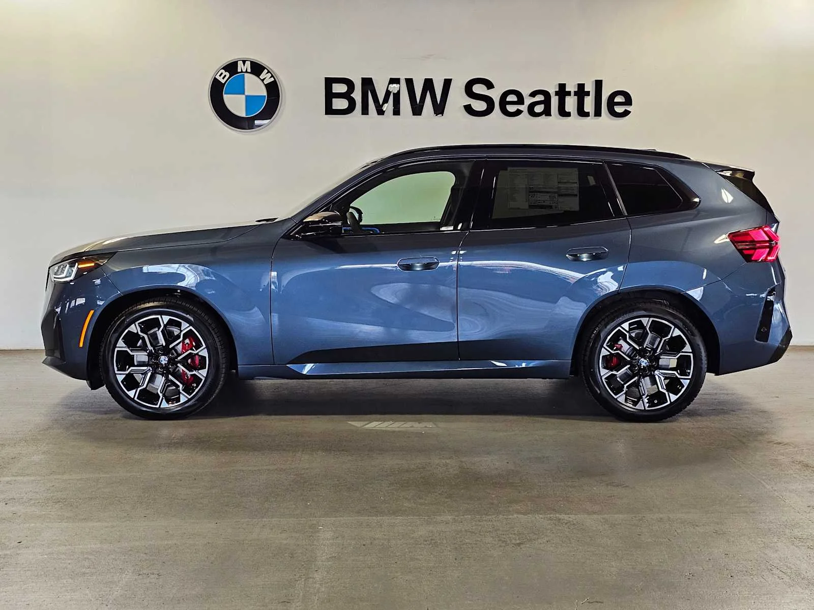 New 2026 Arctic Race Blue metallic BMW M50 xDrive image 5