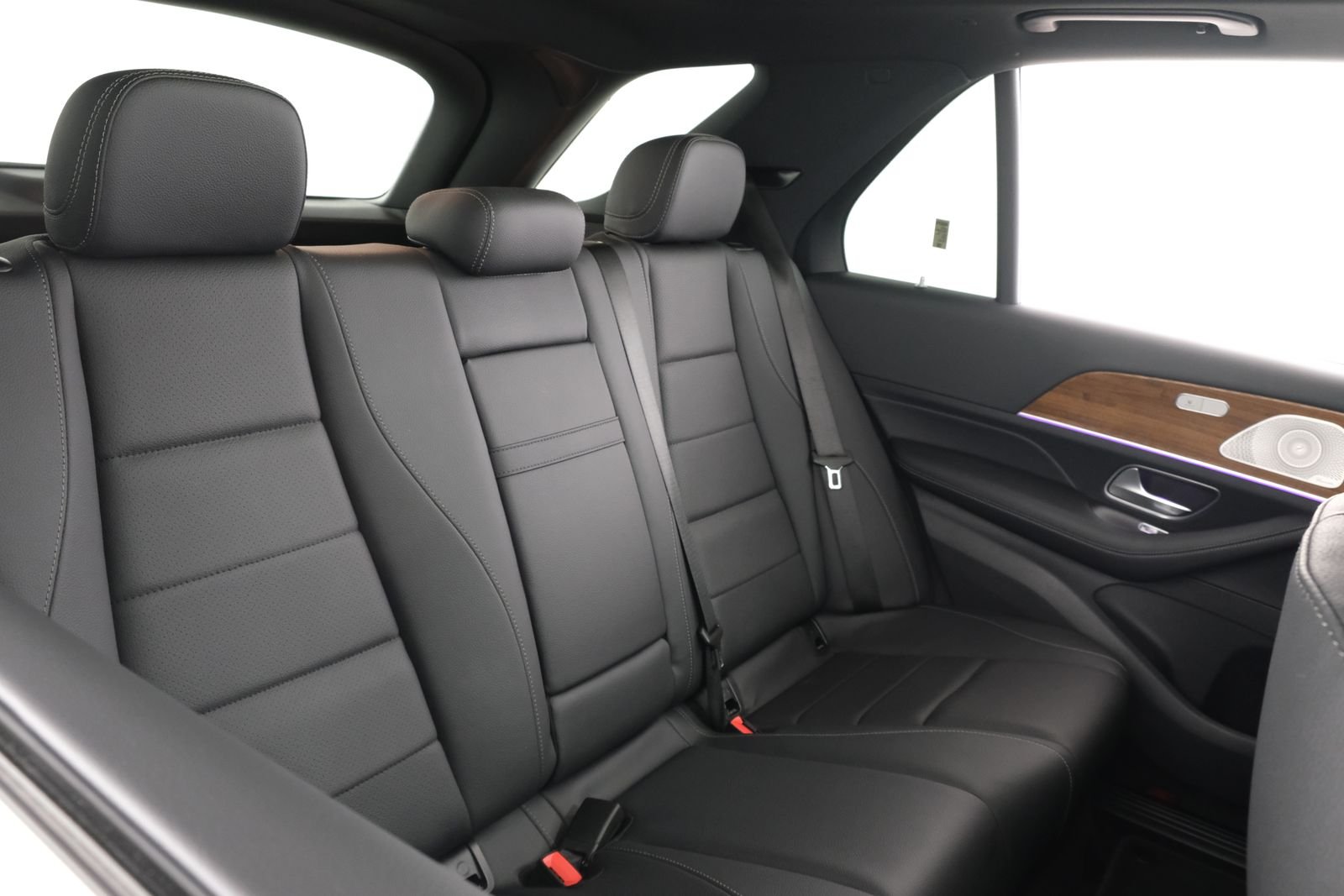 Used 2024 Obsidian Black Metallic Mercedes-Benz GLE 450 image 40