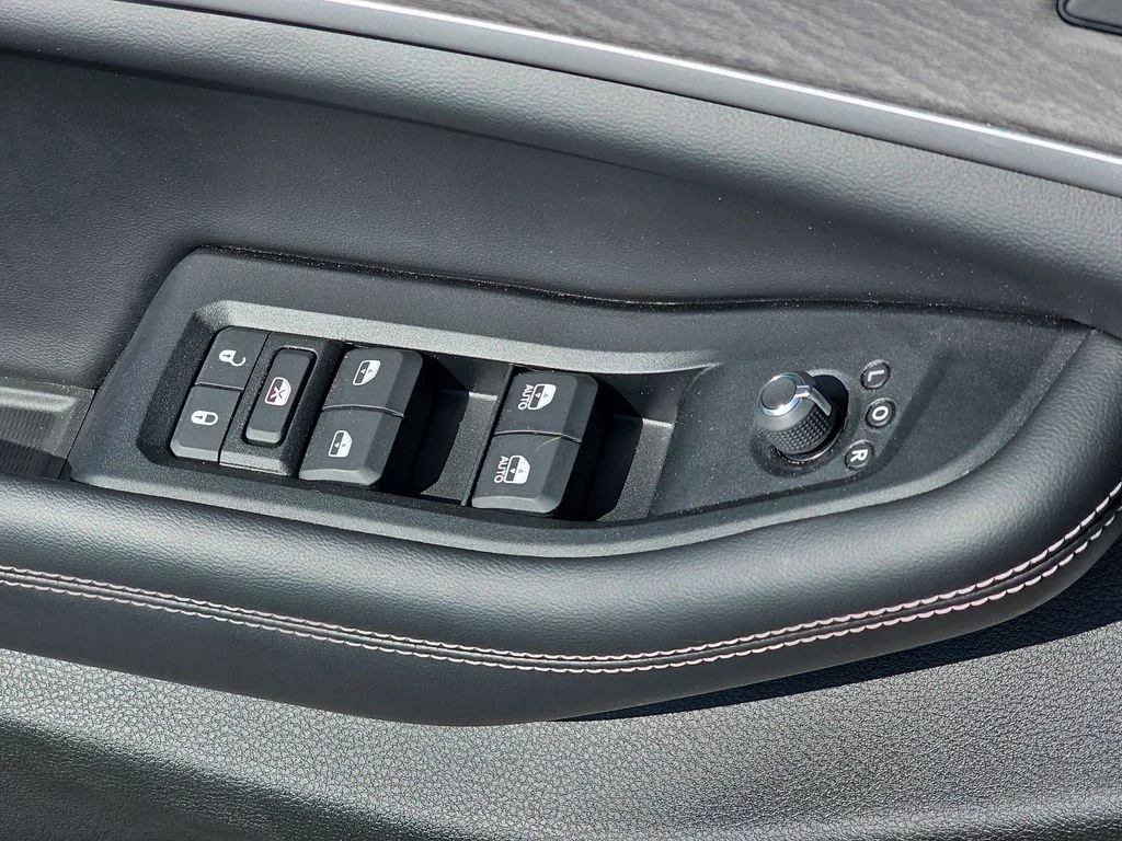 Used 2023 Black Jeep Limited image 30