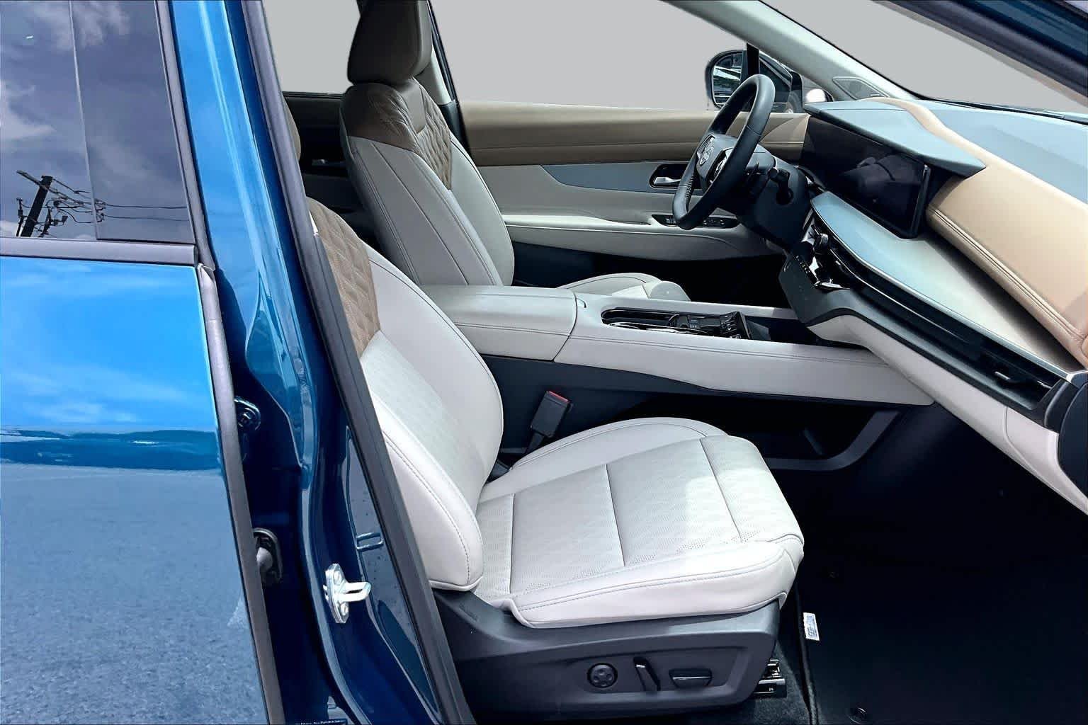 Used 2026 Aurora Blue Pearl Metallic/Super Black Nissan Platinum image 9