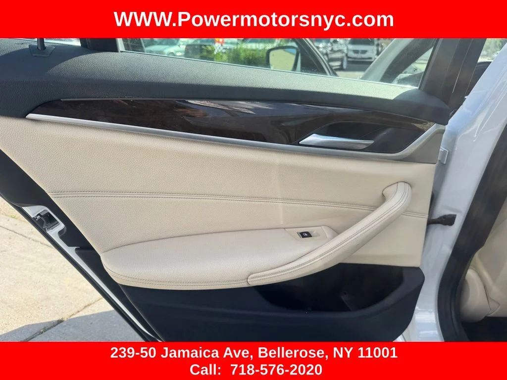 Used 2020 White BMW 530i xDrive image 28