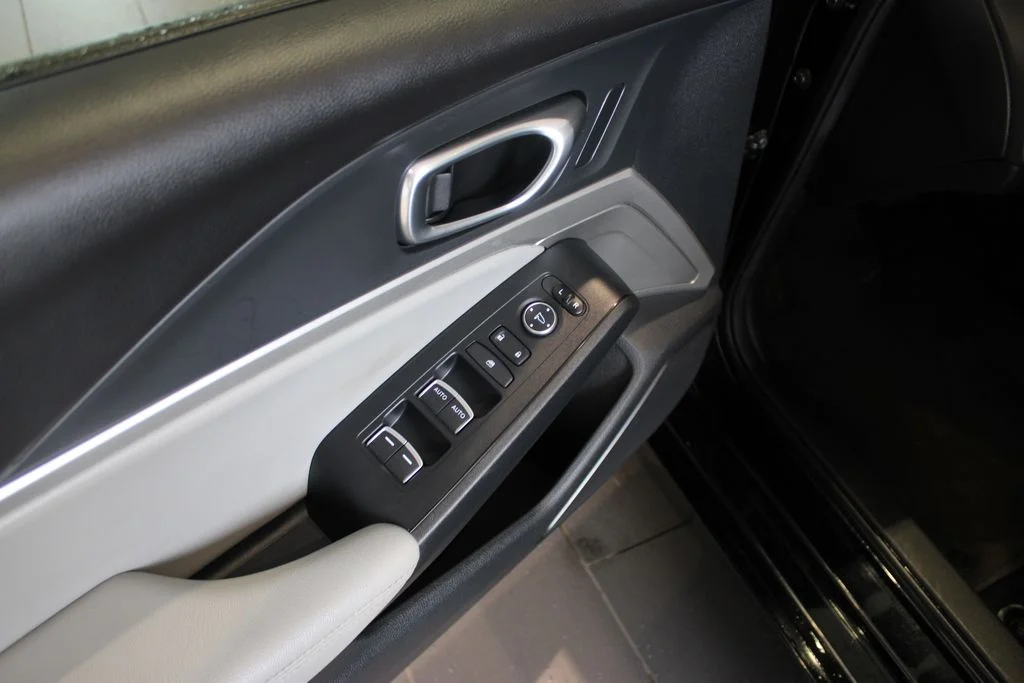 Used 2024  Acura Base image 29