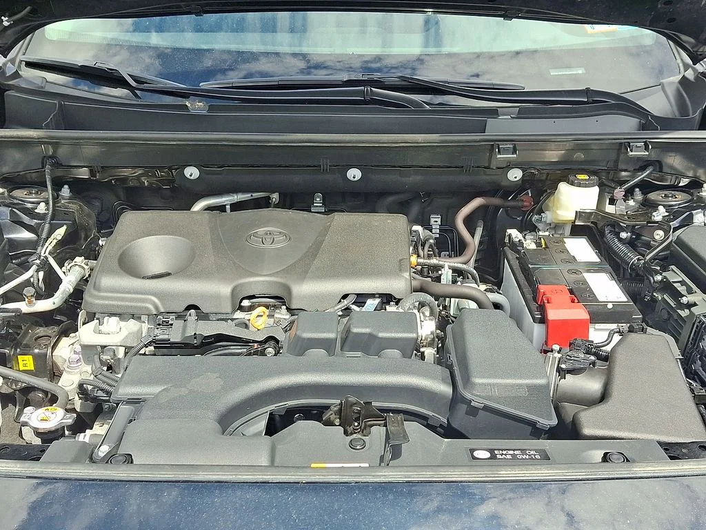 2025 Toyota RAV4 XLE - Photo 28