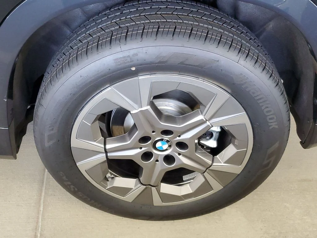 New 2026 Jet Black BMW xDrive28i image 5