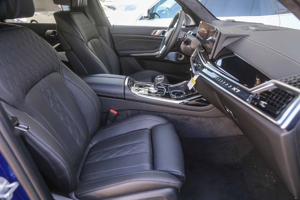 2026 BMW X7 ALPINA XB7 - Photo 13