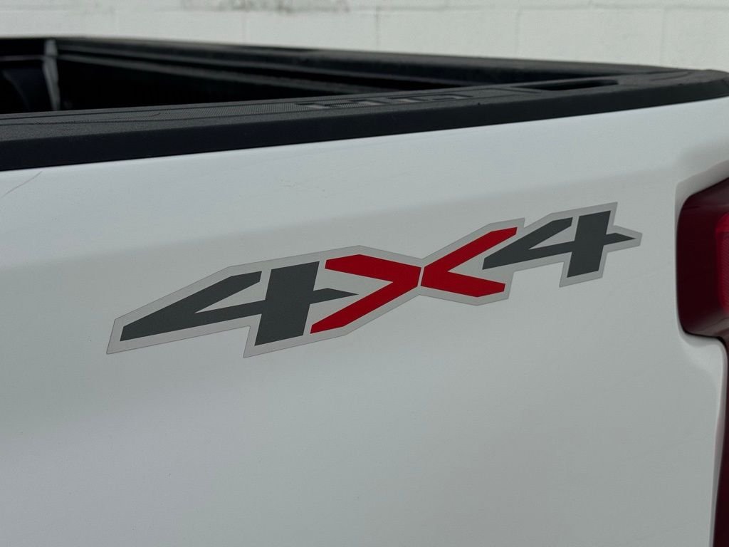 Used 2025 White Chevrolet LT image 18