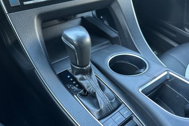 Used 2019 Silver Toyota XLE image 20