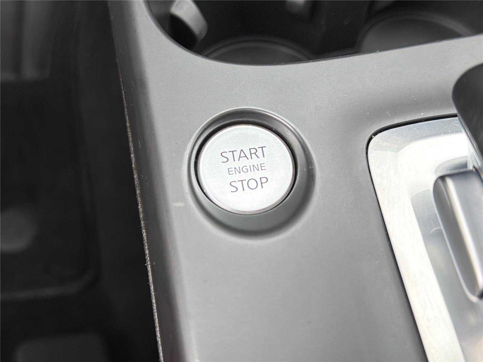 Used 2023 Radiant White INFINITI SPORT image 9