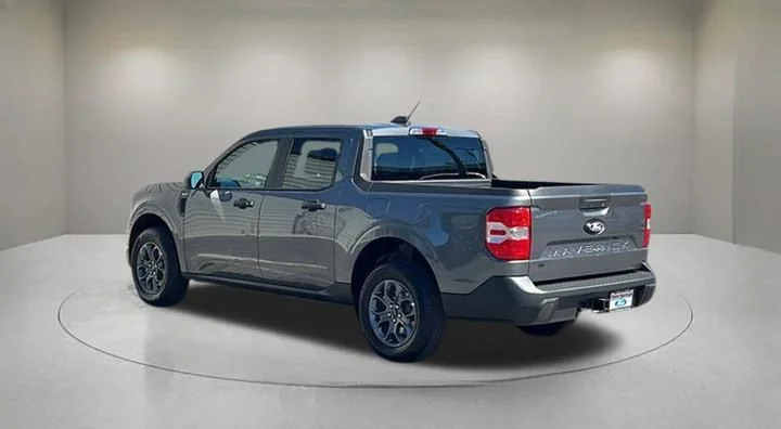 New 2026 Carbonized Gray Metallic Ford XLT image 5