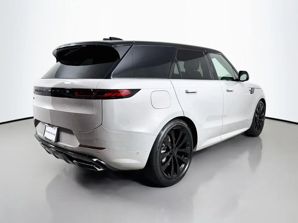 New 2026 Borasco Grey Land Rover Dynamic SE image 5
