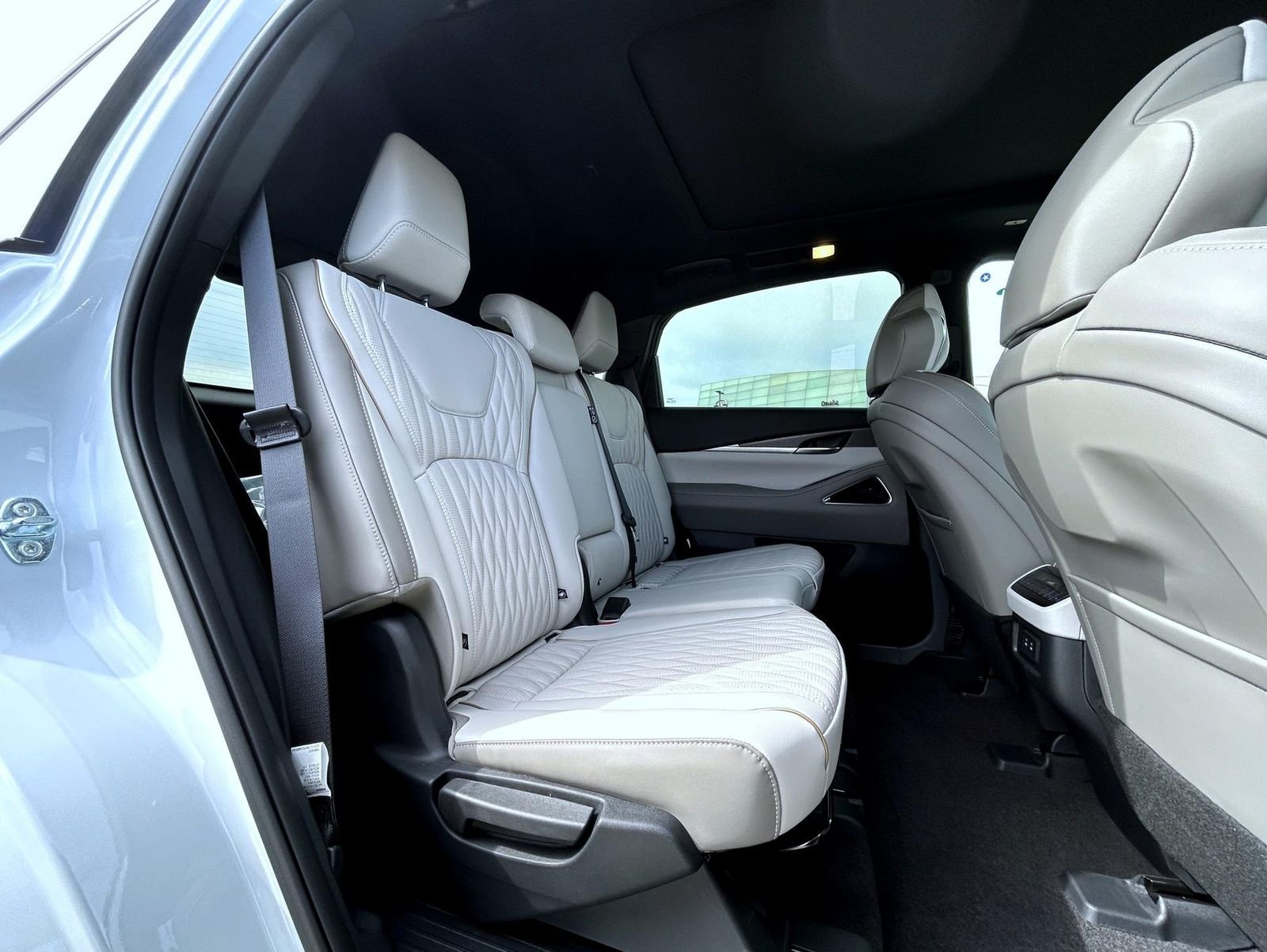 New 2027 2T RAD WHT INFINITI Autograph AWD image 18