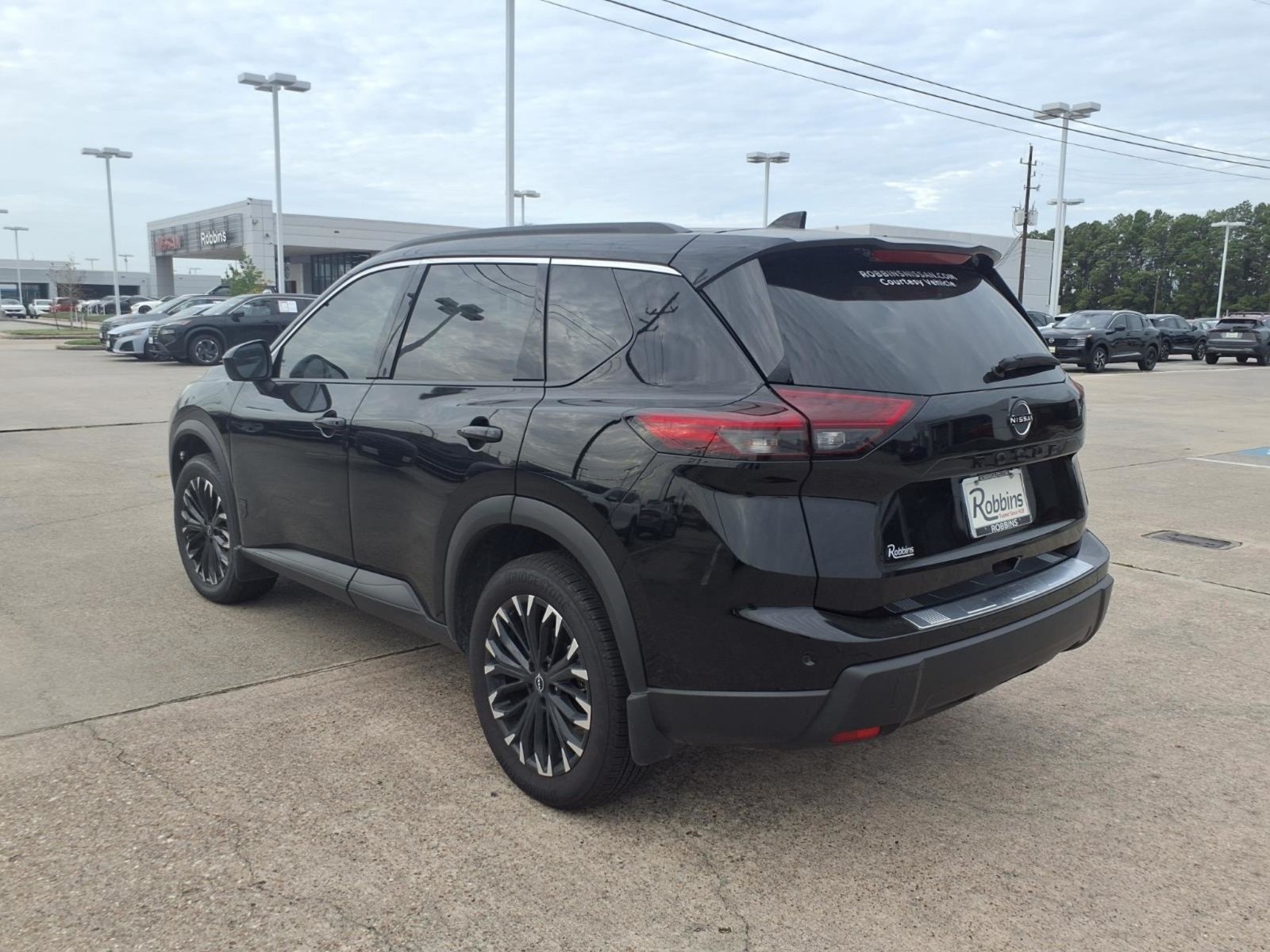 Certified Used 2026 Super Black Nissan Dark Armor image 4