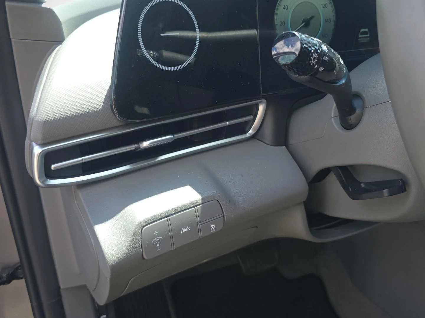 Certified Used 2023 Fluid Metal Hyundai SEL image 21